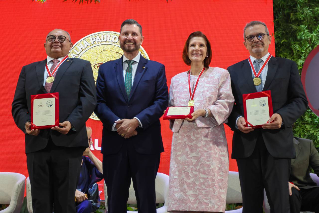 Romeu Aldigueri e os agraciados com a Medalha Paulo Bonavides