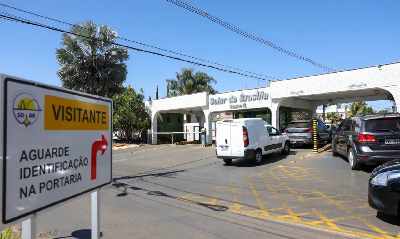 Entrada do condomínio Solar de Brasília, onde vive Jair Bolsonaro