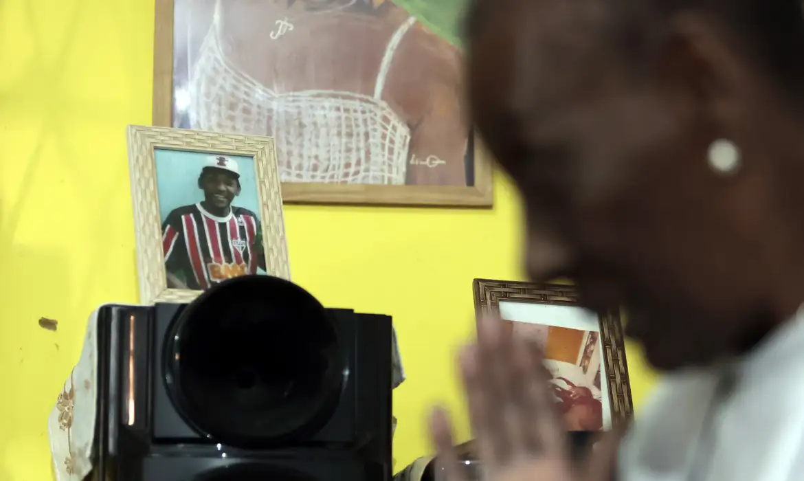 São Paulo (SP), 14/07/2025 - 10 anos da chacina de Osasco/Barueri. Zilda Maria de Paula, mãe de Fernando que foi assassinado em chacina.