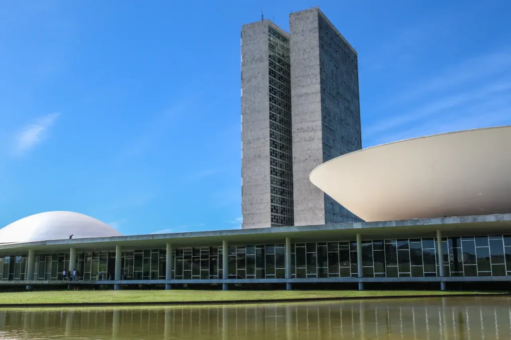 Saúde e Educação devem ter cortes bilionários de verbas em 2027; entenda