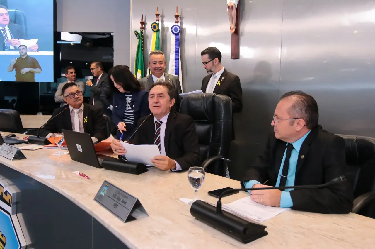 Vereadores em sessão na Câmara de Fortaleza