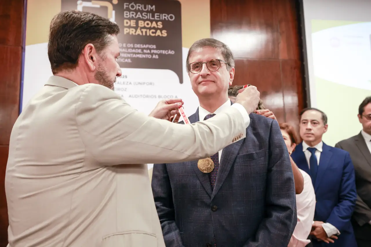 Paulo Gonet recebe Medalha Paulo Bonavides e Título de Cidadão Cearense da Assembleia Legislativa