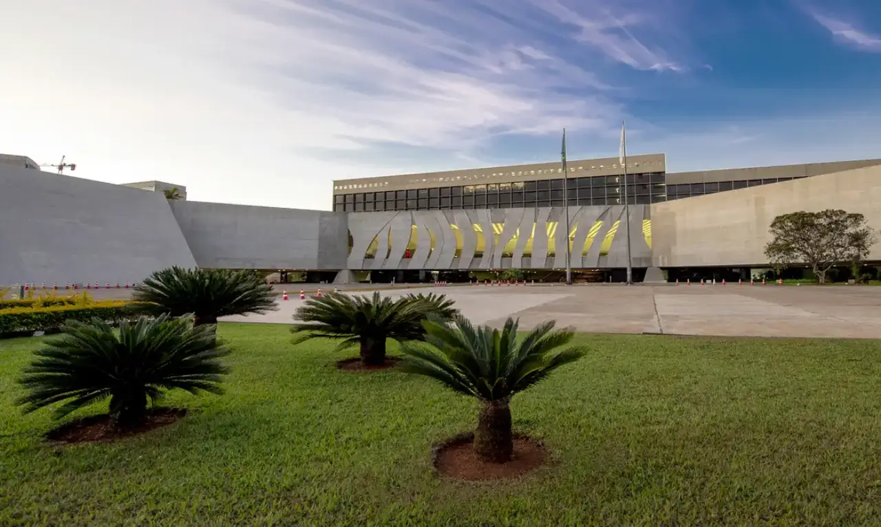 Criação de 330 funções comissionadas no STJ é aprovada e projeto vai à sanção