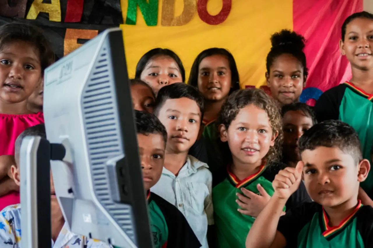 Na prática, o que muda incluir o direito à internet segura e livre na constituição estadual?