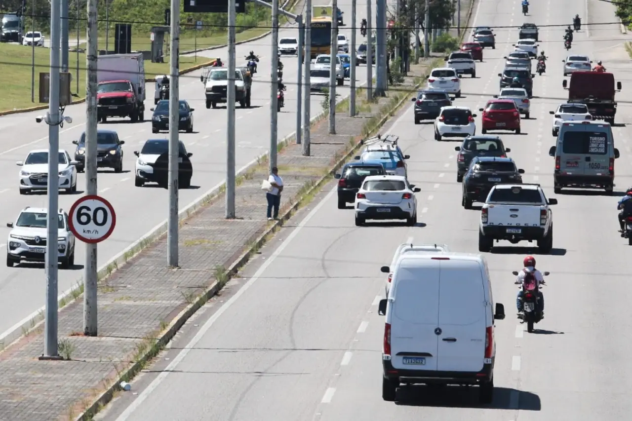 Motoristas terão multas leves e médias convertidas em advertências de forma automática