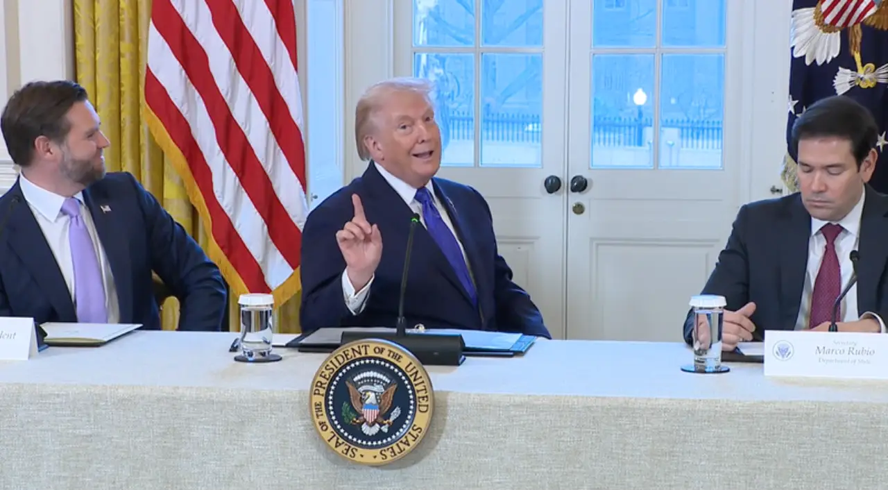 Presidente dos EUA Donald Trump com vice e secretário de Estado