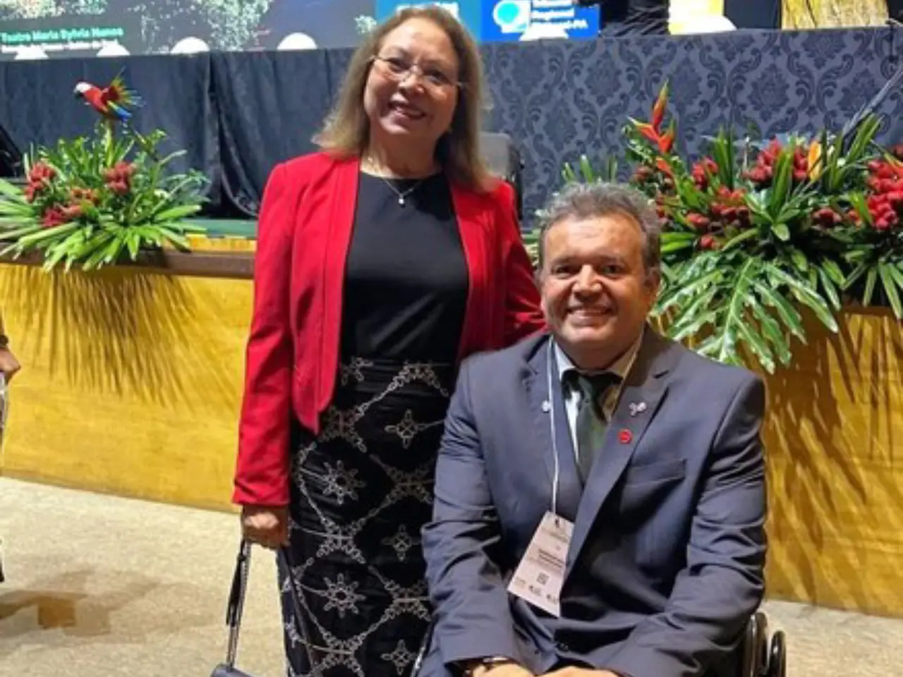 A presidente do TRE-CE, desembargadora Maria Iraneide Moura Silva, com o advogado Emerson Damasceno