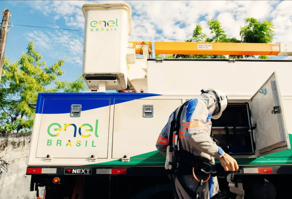 Enel deve pagar R$ 37,5 mil a consumidora após incêndio causado por oscilação de energia no Ceará