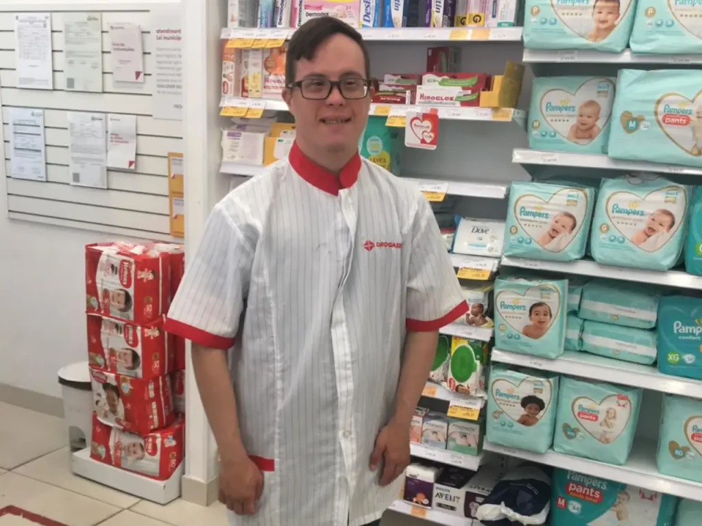 Victor Dantas no trabalho