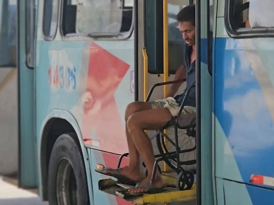 Acessibilidade avança no transporte público de Fortaleza, mas desafios persistem fora dos ônibus