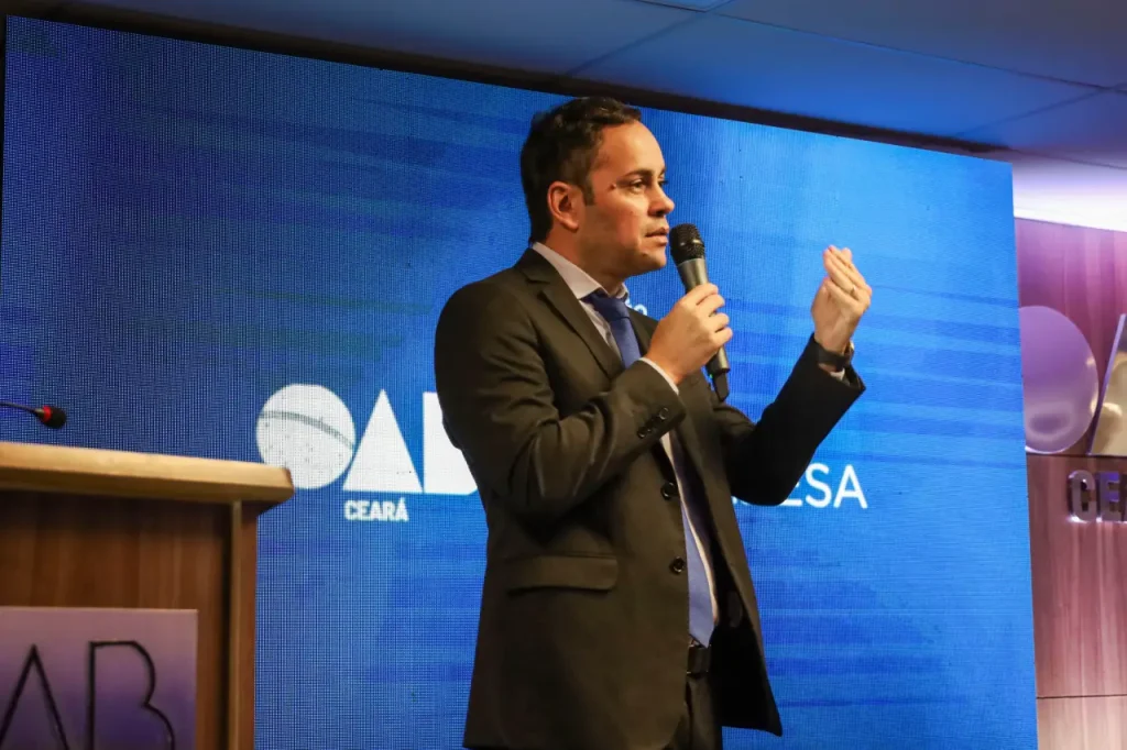 Fabrízio Gomes, secretário da Fazenda do Ceará em palestra no Congresso de Direito Tributário