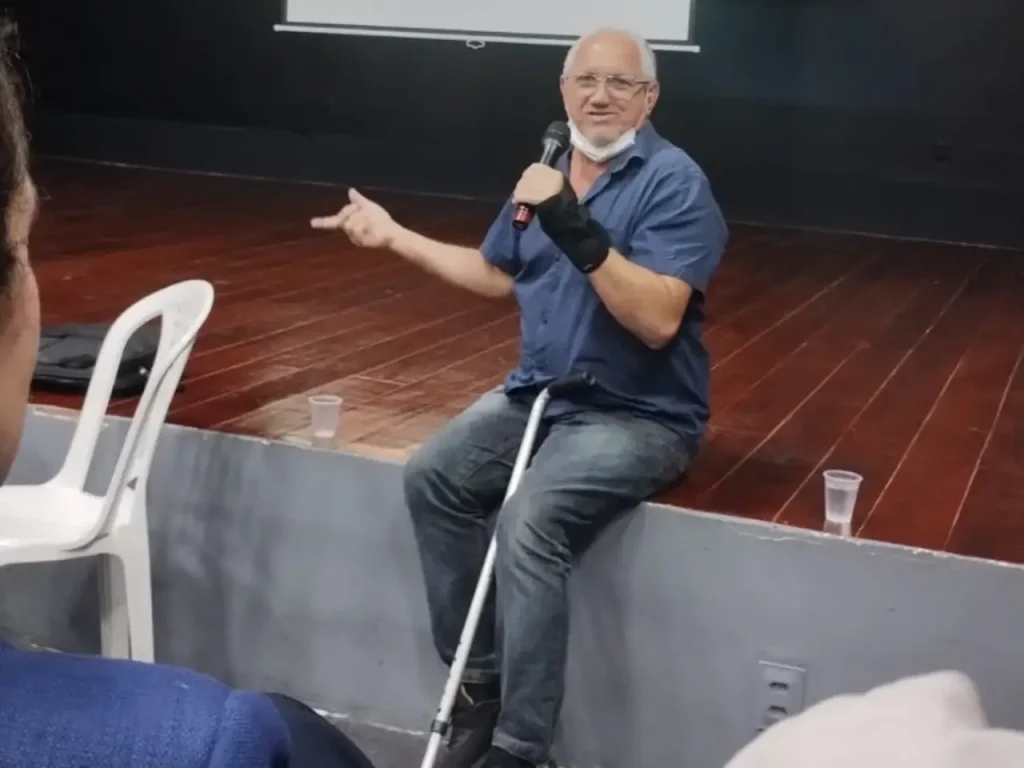 Francisco durante exposição de ideias em reunião sobre a revisão do Plano Diretor de Fortaleza.