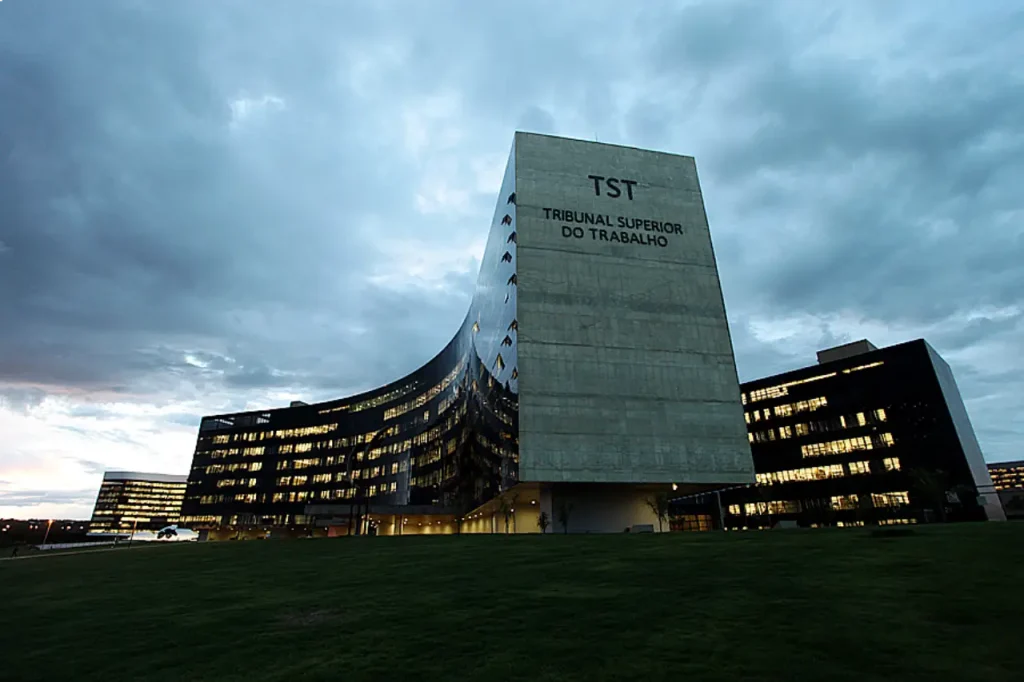 Advogado e enfermeira são responsabilizados por uso de precedentes e ementas inventadas