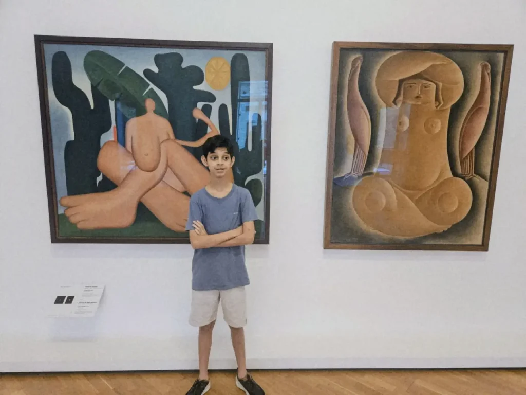 Mateus, de 12 anos, em exposição de arte