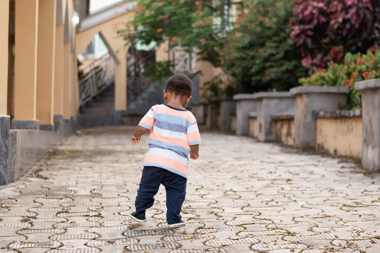 Município é condenado após criança fugir de creche: falha no dever de guarda e vigilância