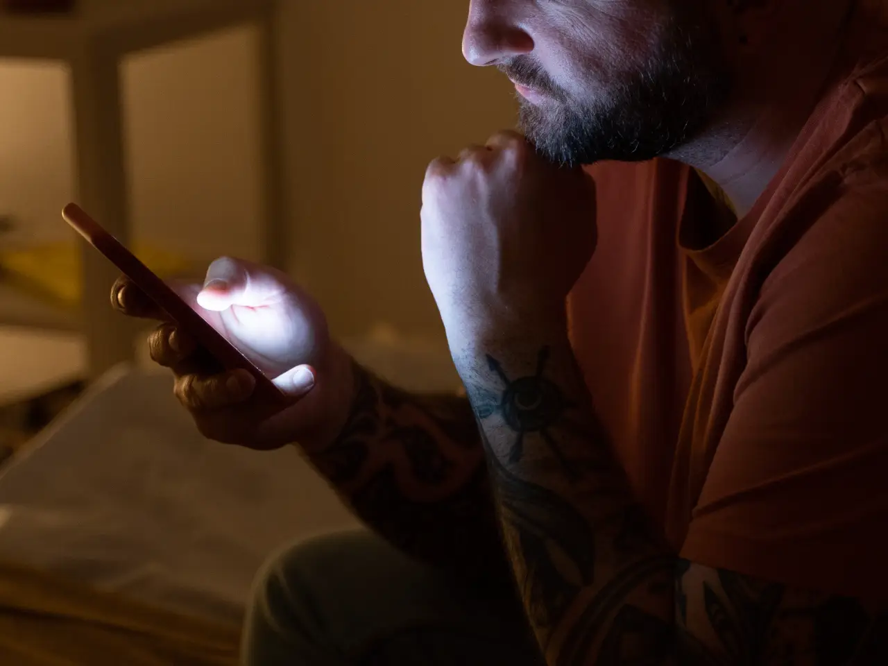 adult-suffering-from-social-media-addiction