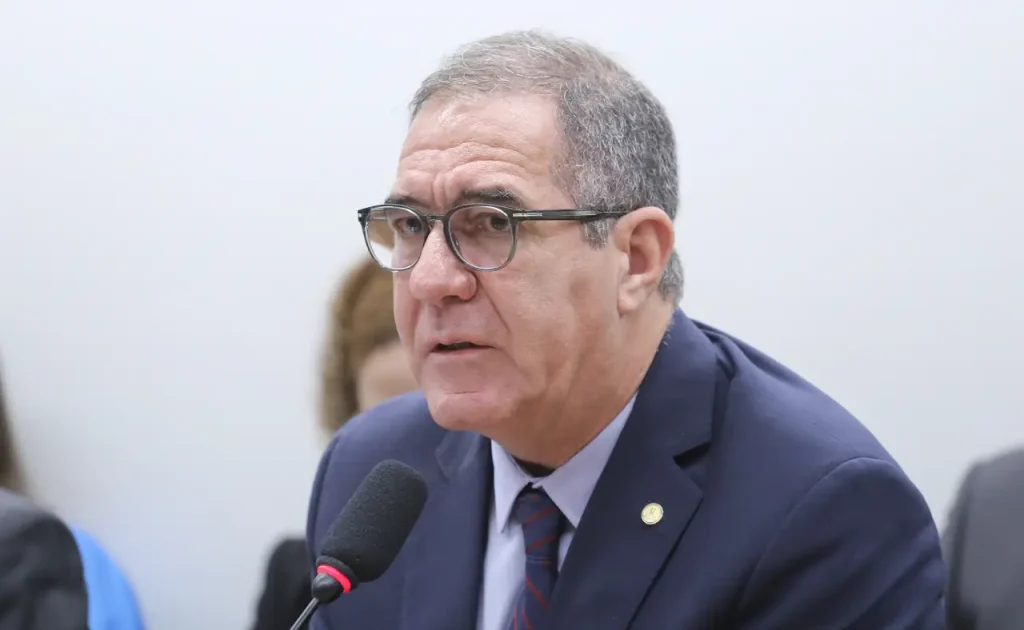 Comissão aprova exigência de servidores de carreira no comando da Abin