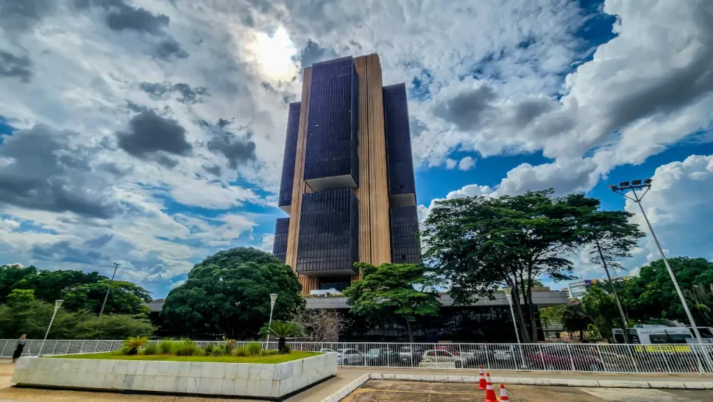 Registro de dívida no SCR não equivale à negativação, decide STJ