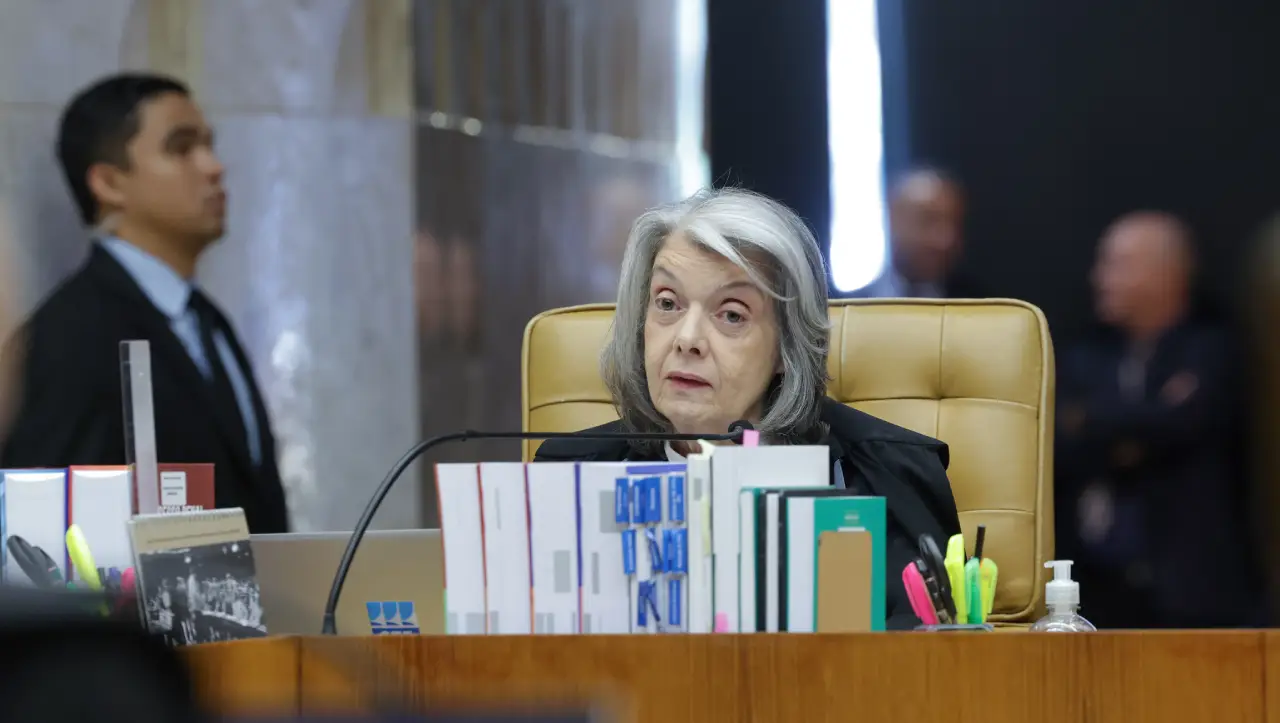Ministra Cármen Lúcia na sessão plenária de encerramento do 1º semestre de 2026 no STF.