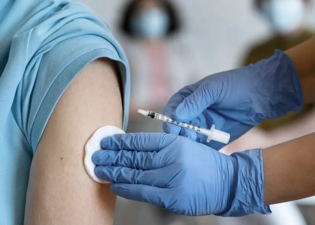 Justificativa médica para não tomar vacina afasta justa causa, decide TST