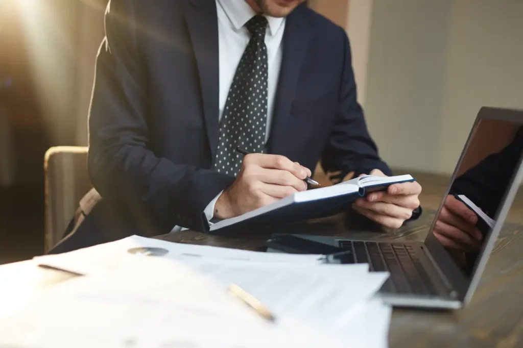 Gestão jurídica amplia foco da atuação profissional para liderança, tecnologia e resultados